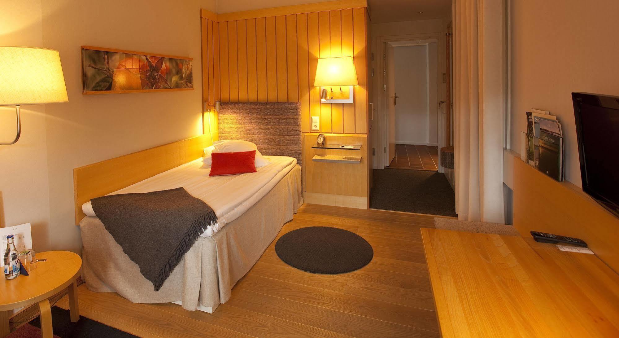 Djuroenaeset Hotell & Konferens Djurhamn 外观 照片