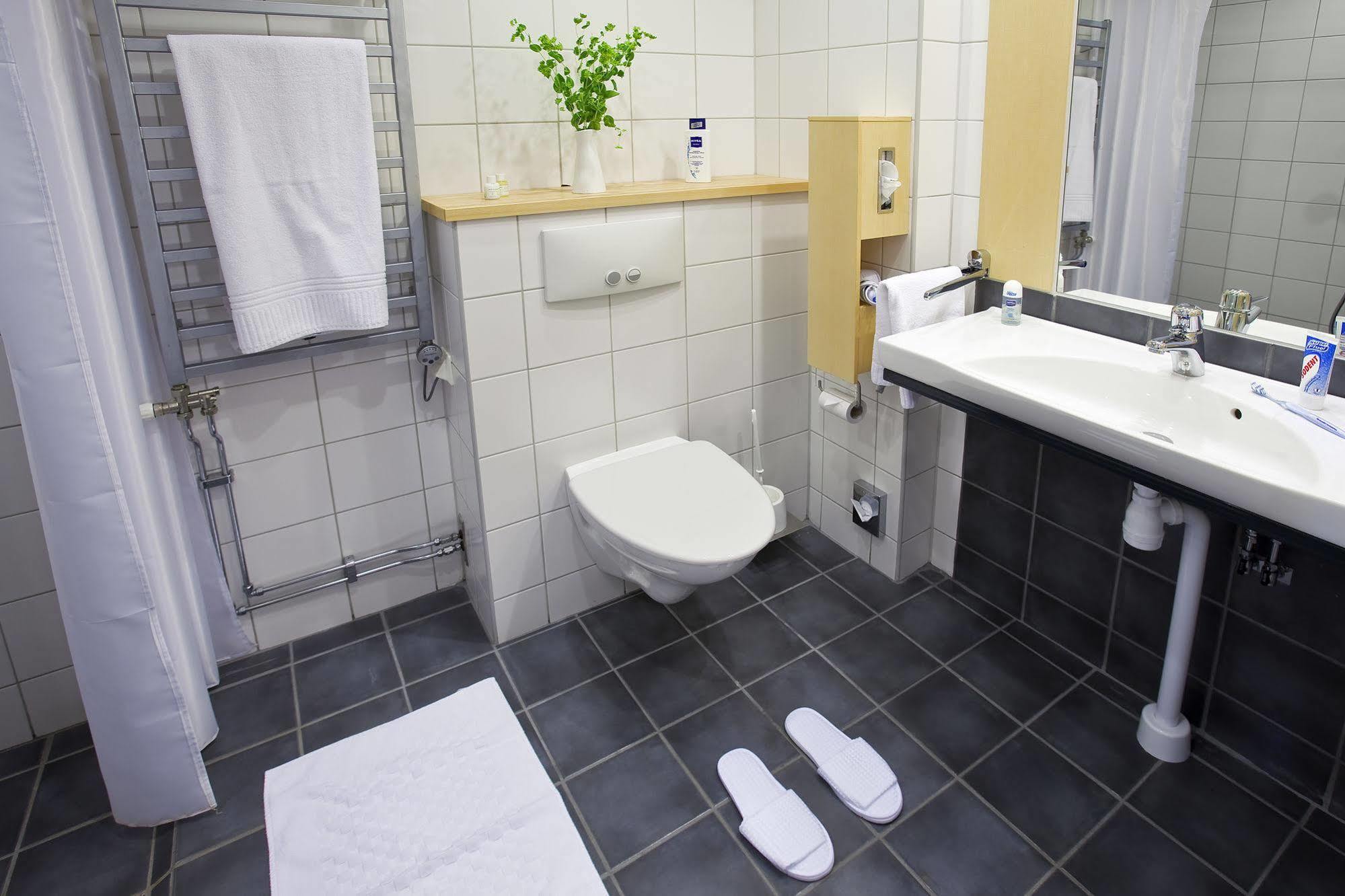 Djuroenaeset Hotell & Konferens Djurhamn 外观 照片
